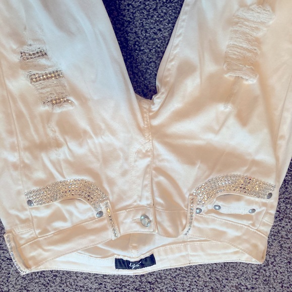 A7 white jeweled jeans. Size 27. Ripped accents, jeweled throughout. Fabulous - Picture 4 of 7